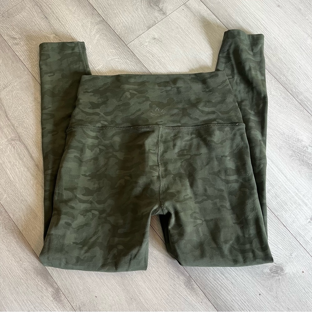 Beyond yoga wild life camouflage yoga pants caught in the midi